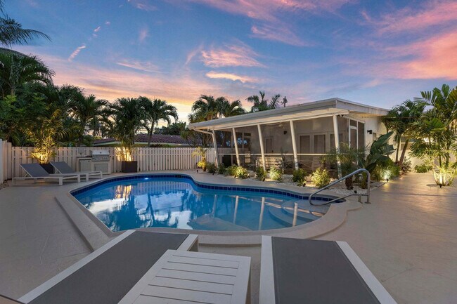 Building Photo - 2407 NE 33rd Ave