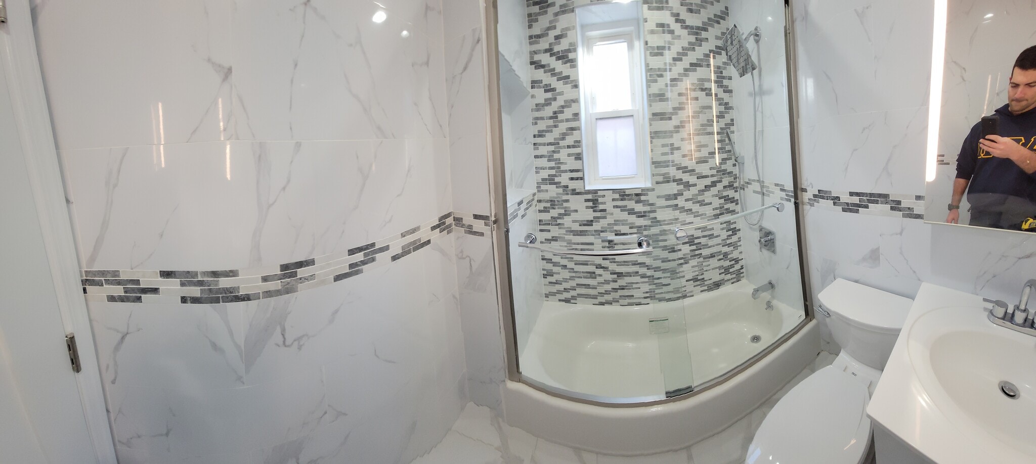Main Full Bathroom - 2345 E 1st St