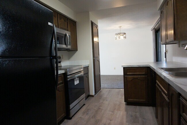 Building Photo - 948