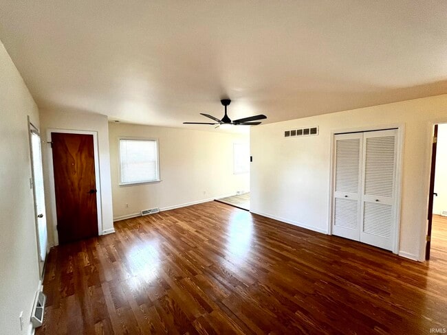 Building Photo - 4933 Richmond Dr