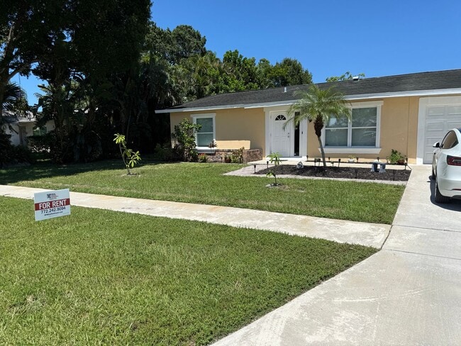 Building Photo - 3/2/1 POOL Home with Fenced Yard--Pool & Y...