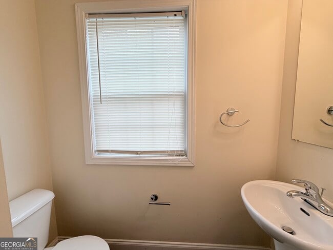 Building Photo - 109 Vine St NW