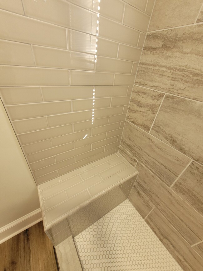 Shower seat - 2355 Morton St