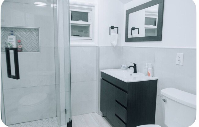 Building Photo - Furnished Home in HB