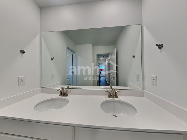 Building Photo - 203 Gershon Wy