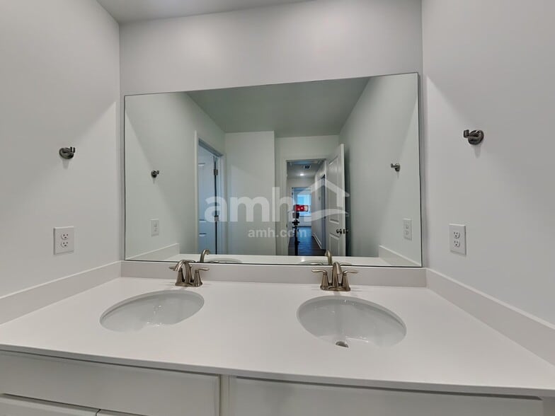 Building Photo - 6011 Rosemore Ln