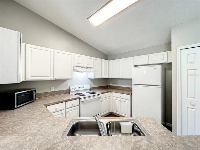 Building Photo - 1364 Hillview Dr