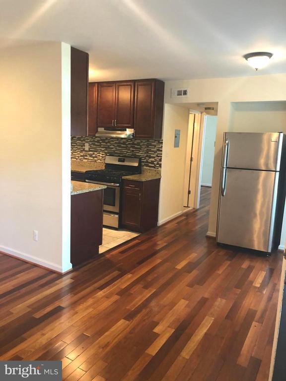 Building Photo - 4955 Americana Dr