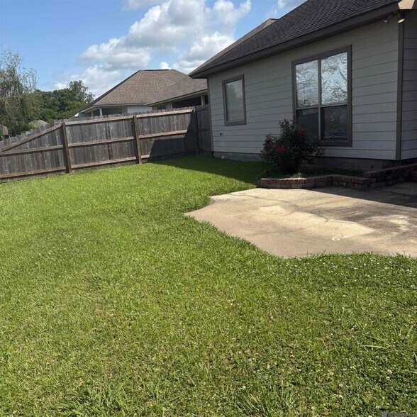 Building Photo - 2924 Nicholson Lake Dr