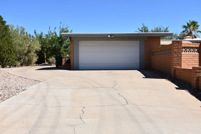 Building Photo - Great home in Mature Neighborhood