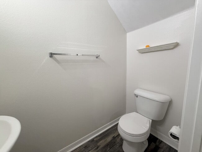 Building Photo - 2-Bed Oasis with 2.5 Baths on Silver Falls...