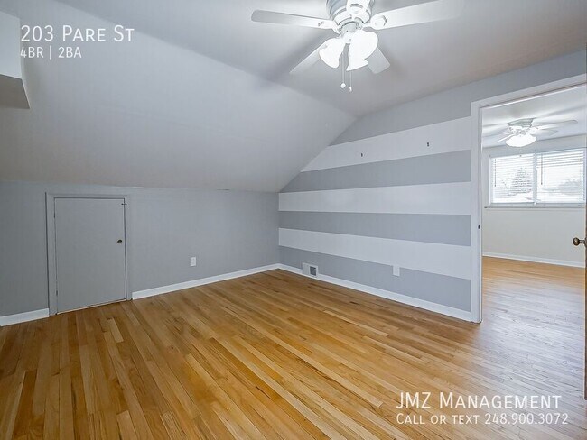 Building Photo - 203 Pare St