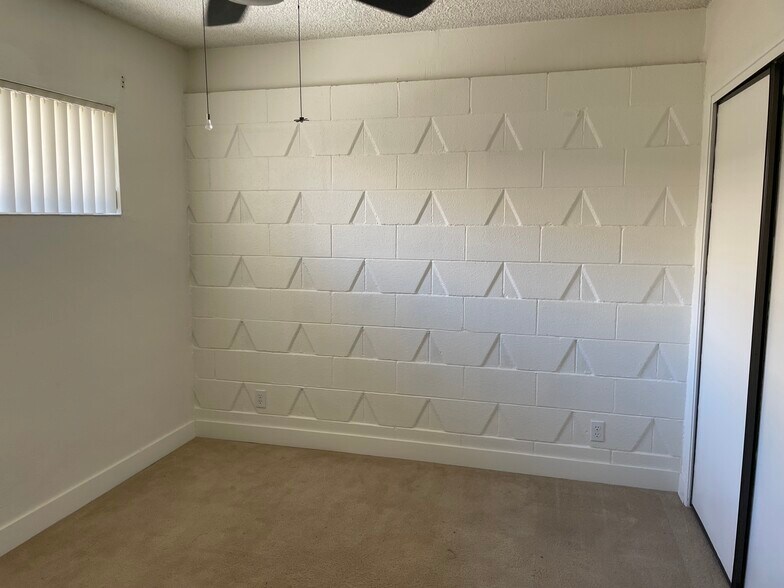 Bed 2 - 68080 Durango Rd