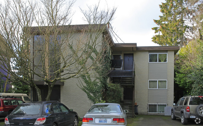 Primary Photo - 921 16th Ave