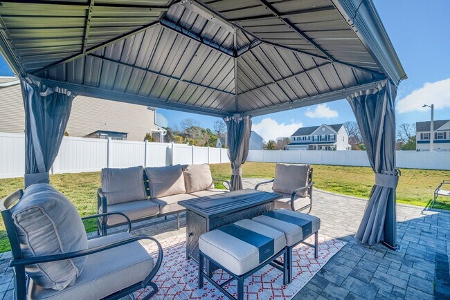 Building Photo - Charming two-story, 4-bedroom, 3-bathroom home.