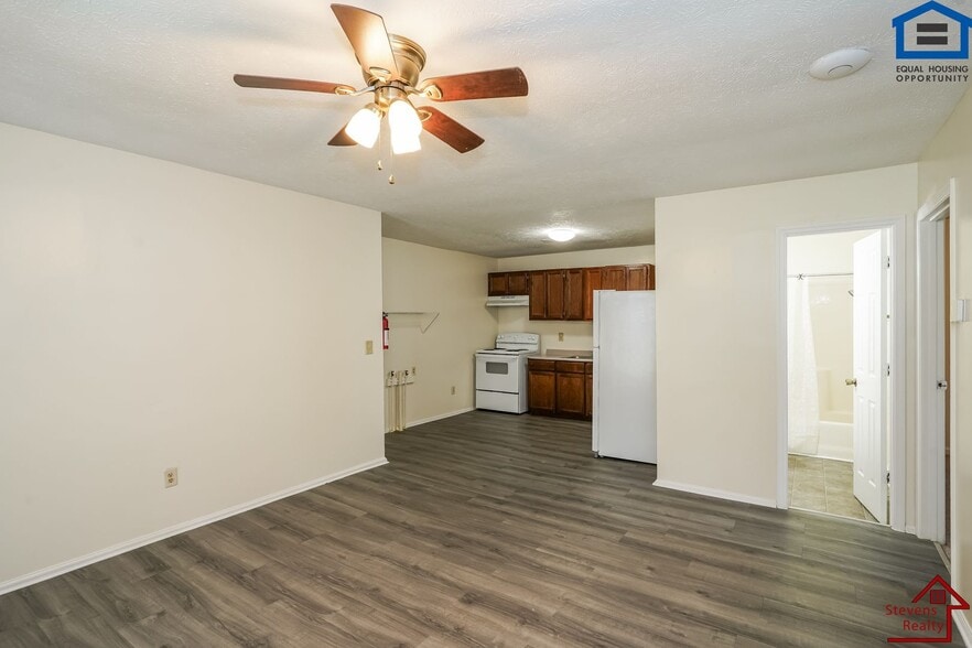 Building Photo - 174 Bybee Woods Dr