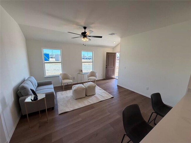 Building Photo - 209 Liam Dr