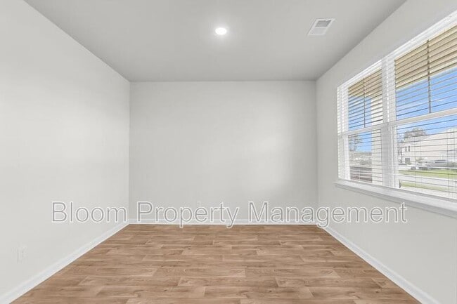 Building Photo - 502 Lk Rdg Blvd