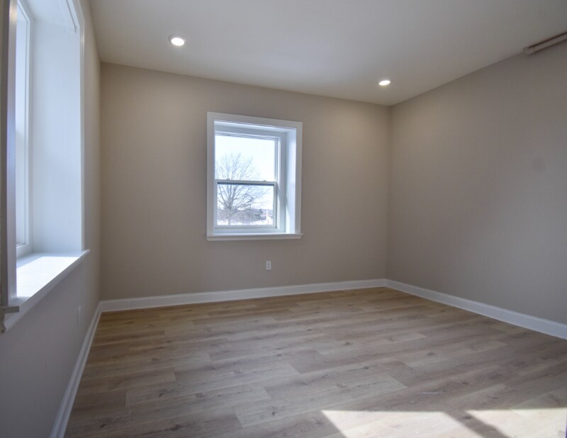 Building Photo - 1030 N 48th St