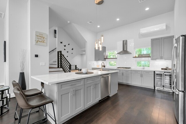 Building Photo - 2116 Oatfield Dr