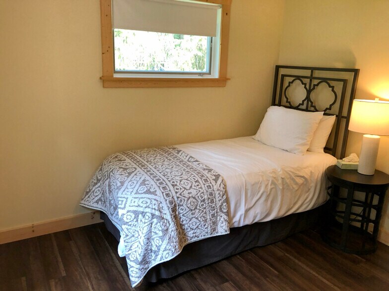 Building Photo - 3925 White Birch Dr