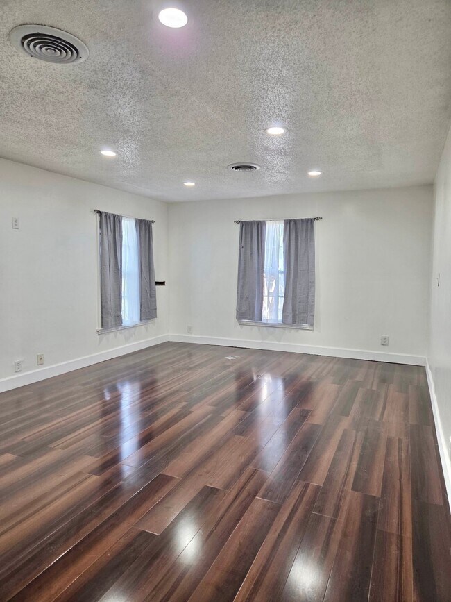 Building Photo - 3527 Rosedale St