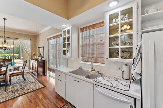 Building Photo - 8485 SE Palm Hammock Ln
