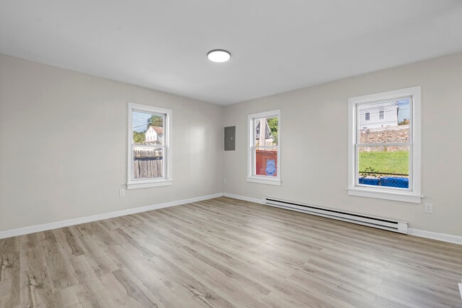 Building Photo - 243 N Main St