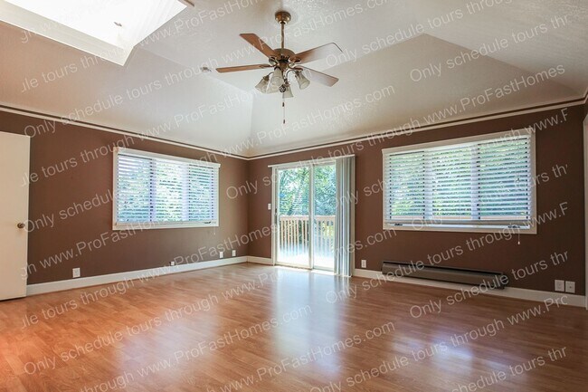 Building Photo - 7840 SW West Slope Dr