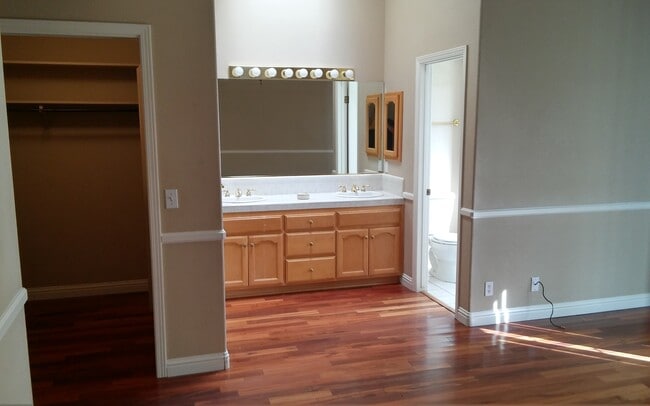 Building Photo - Custom 3 Bd 2ba Home at River Oaks Community