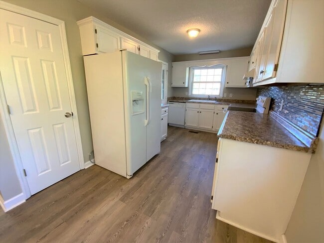 Building Photo - Welcome to Montclair!