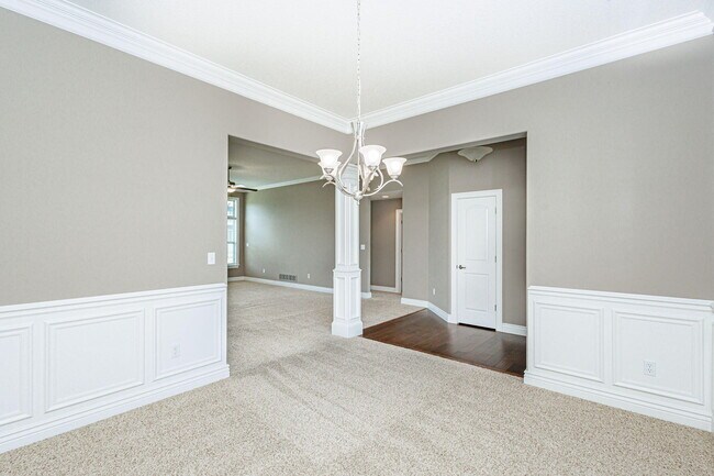 Building Photo - 6401 Cobble Creek Dr