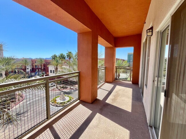 Building Photo - Spacious 2 Bedroom High-Rise Condo with Resort-Style Amenities & Oversized Balcony
