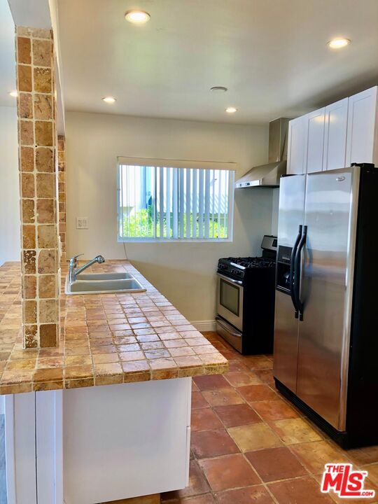 Building Photo - 1435 N Fairfax Ave