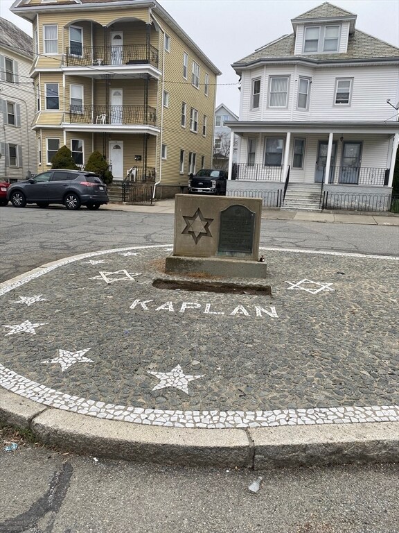 Building Photo - 530 Bolton St