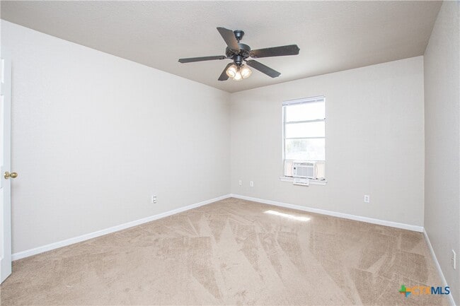 Building Photo - 402 Deloris Dr