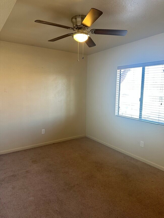 Building Photo - Beautiful and Spacious 3 bedroom Condo - Lovely Grounds - Swimming Pool