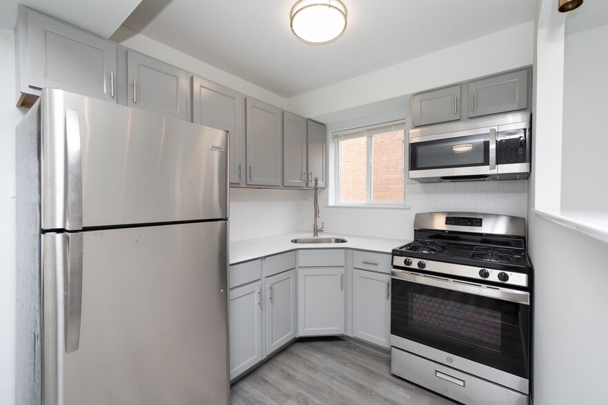 Kitchen - Germantown Apartments