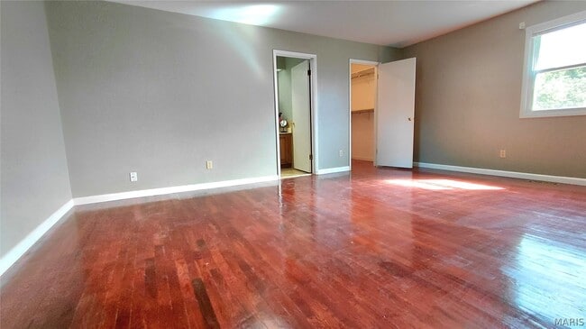 Building Photo - 874 Hollyridge Dr