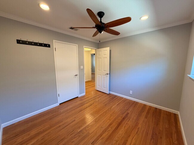 Building Photo - 362 Penn Way