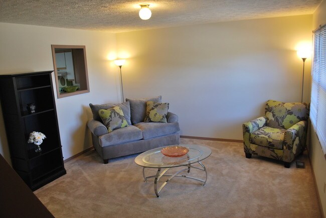 Building Photo - Hickory Grove