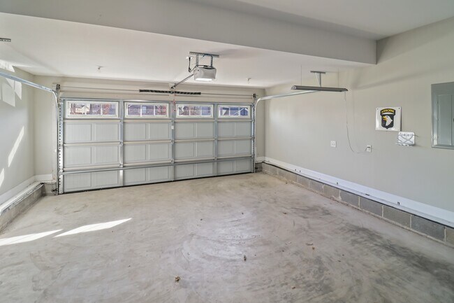 Building Photo - 1176 Elizabeth Ln