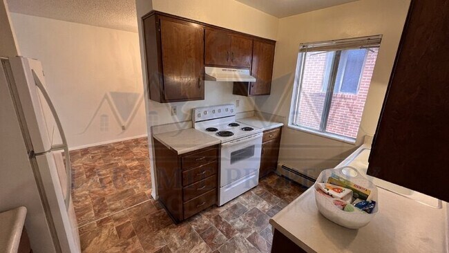 Building Photo - 710 Downey St