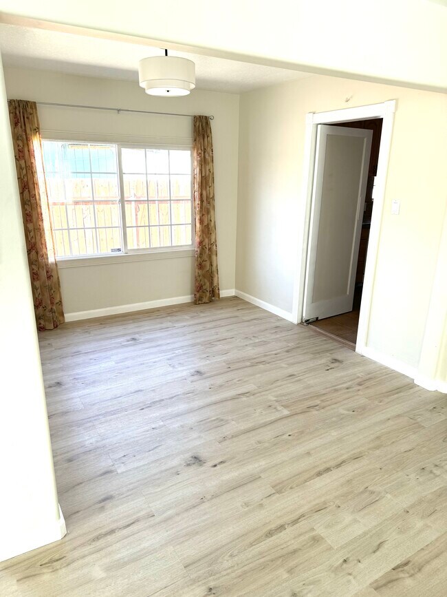 Separate dining room - 1765 Road 20