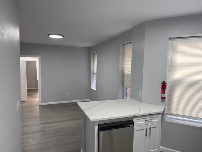 Building Photo - 304 60th St