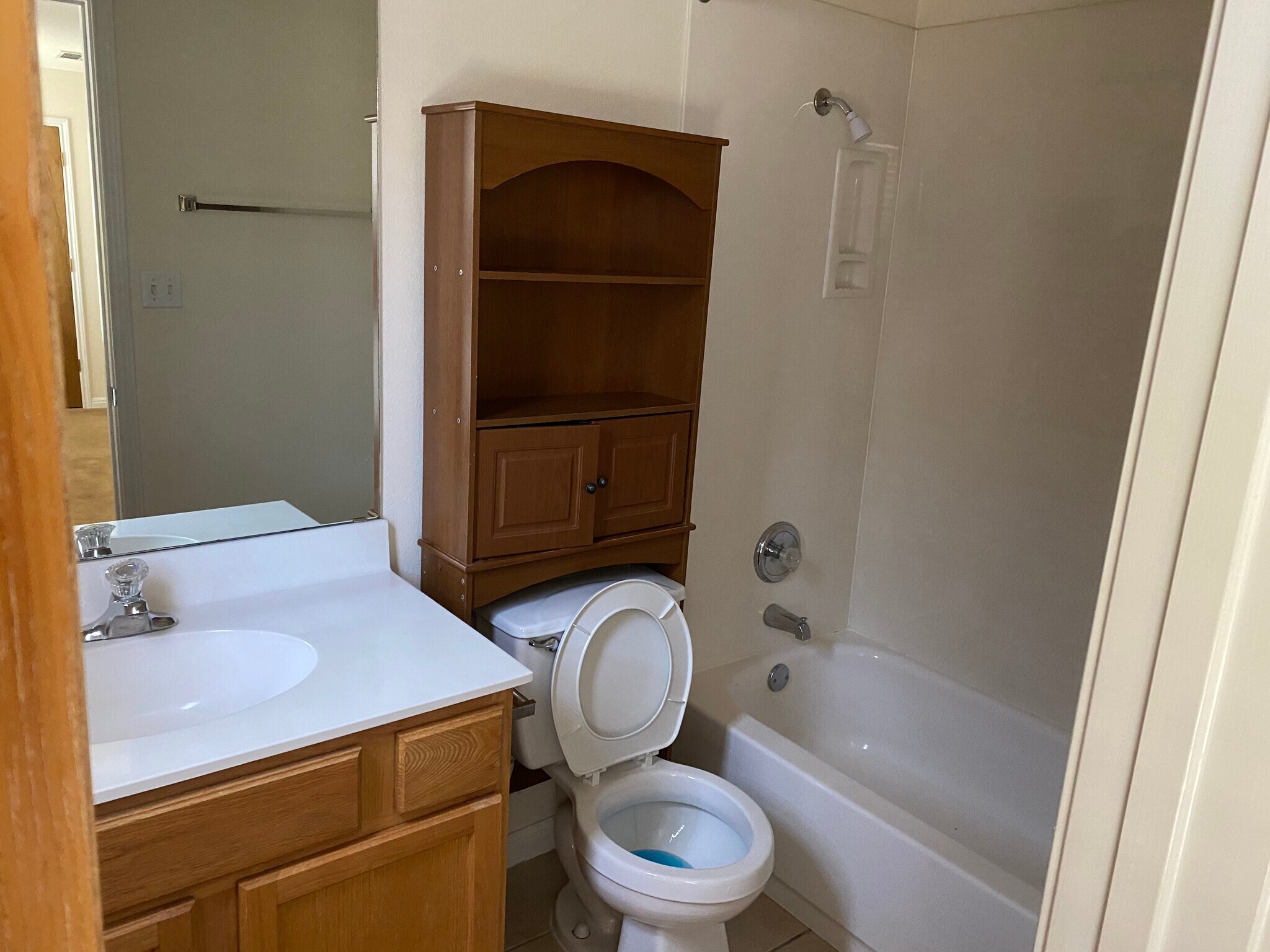 Secondary Bathroom (Ensuite) - 112-114 Marvin Cove