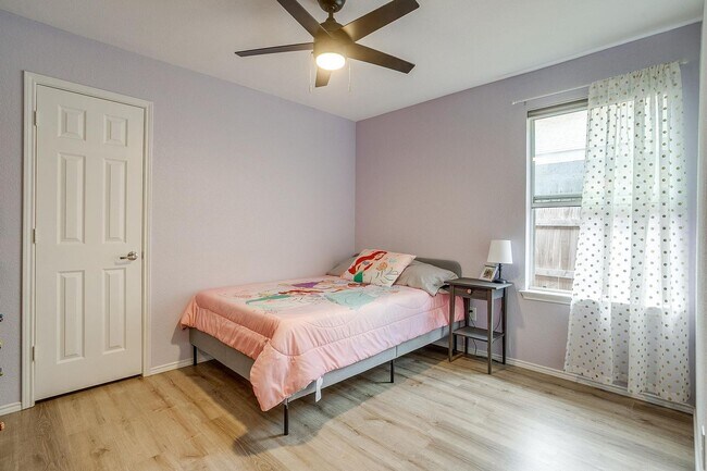 Building Photo - Amazing 3 Bed, 2 Bath Awaiting New Tenants- Burleson ISD- 76028
