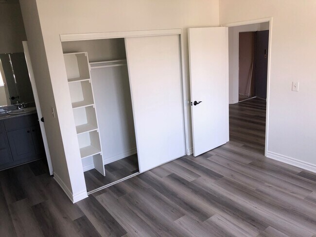 Building Photo - 1200 Mansfield N Ave