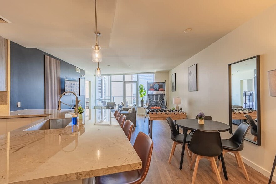 Building Photo - 44 W Monroe St