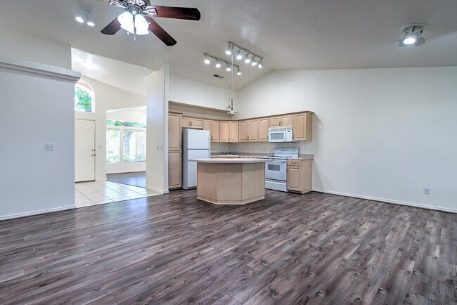 Building Photo - Home in Green Springs Golf Course Communit...